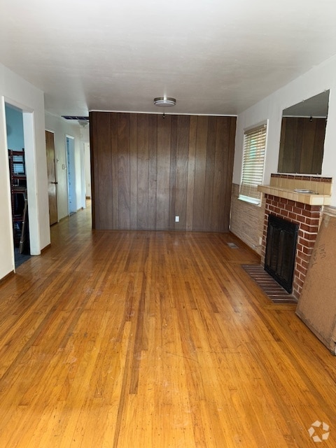 Building Photo - 1606 Elm St Rental