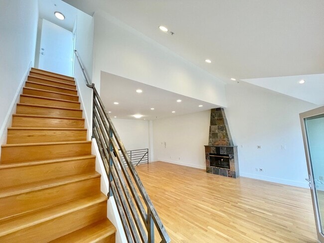 Photo - Prime Noe Valley 3 Level Condo w/2 car Garage, Rooftop Deck - Elizabeth @  San Jose