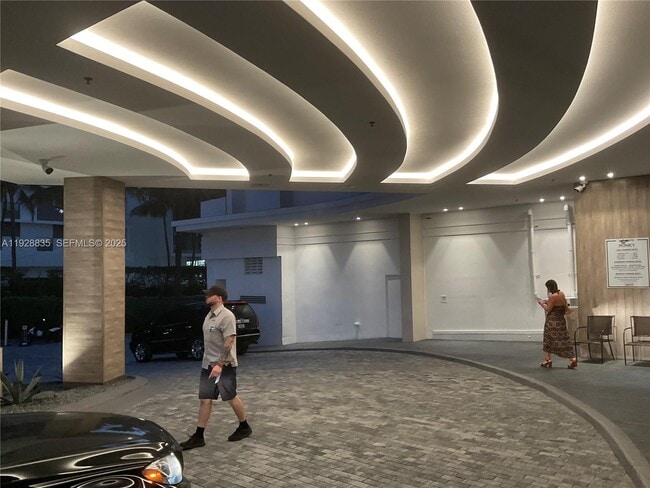 Building Photo - 2301 Collins Ave Unit 704