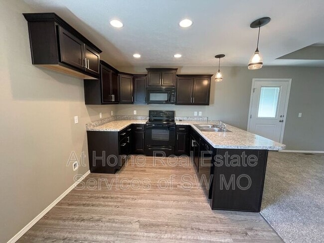 Photo - 1365 Marseilles Ave