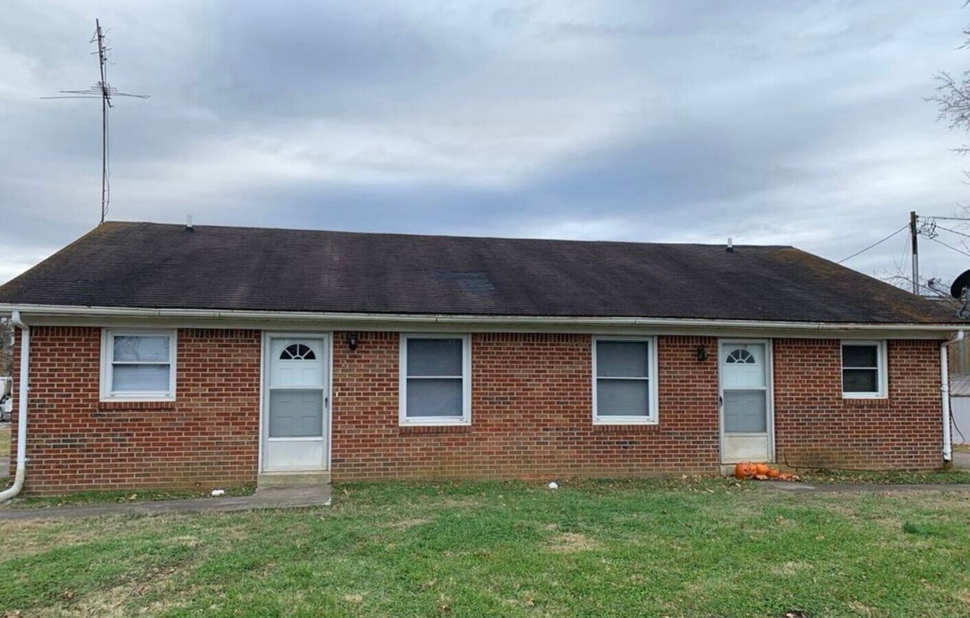 2 Bed / 1 Bath - 2 Bed / 1 Bath Townhome