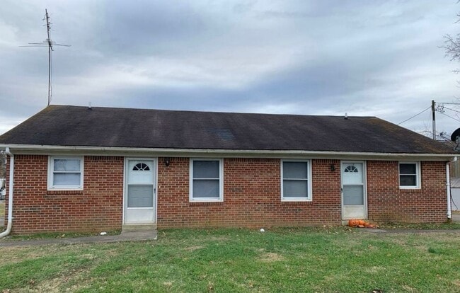 Building Photo - 2 Bed / 1 Bath Rental