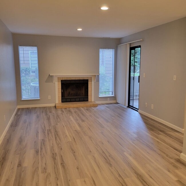 Photo - 2 Bedroom, 2 Bathroom Condo for Rent in Ma...