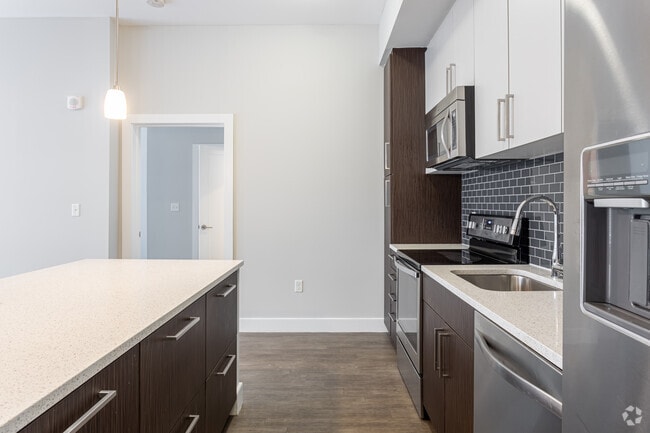2BR, 2BA - 1,142SF