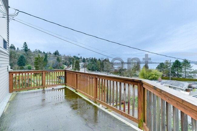 Photo - 10123 Cornell Ave S