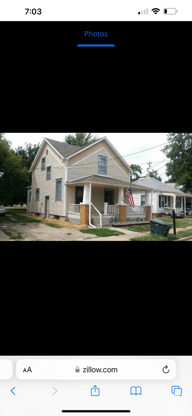 Building Photo - 224 S Clark St Rental