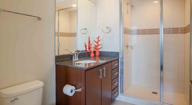 Photo - Bright, Open, and Move-In Ready Unidad SOM2