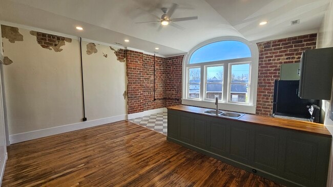 Photo - 33 N Main St Unidad D