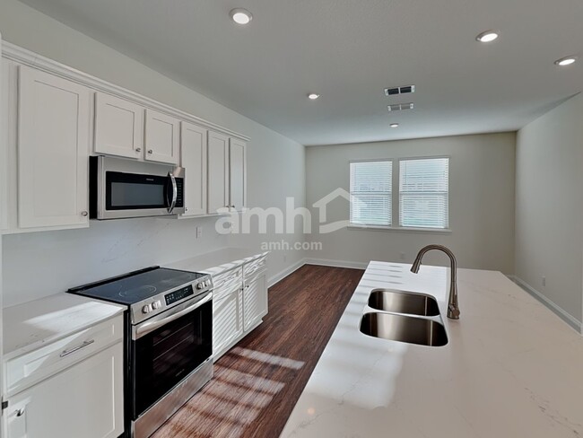 Photo - 276 Onate Cir