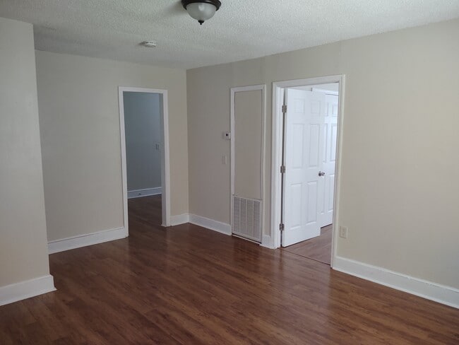 Sala de estar - 1532 Hampton St