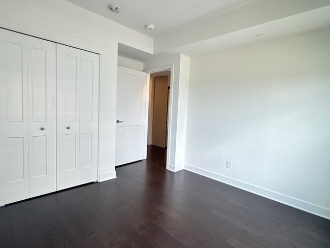 Photo - 180 George St