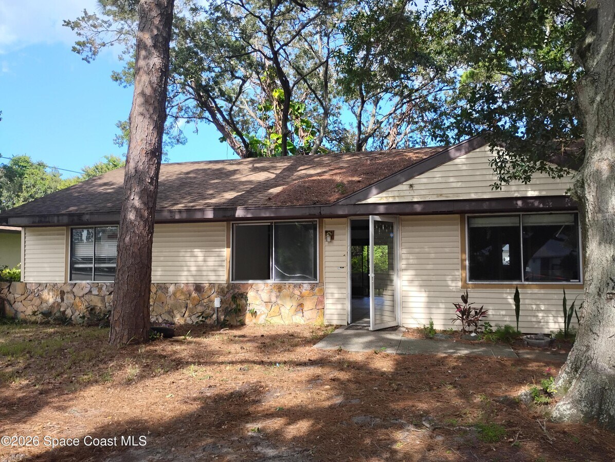 Photo - 1533 Emerson Dr SE