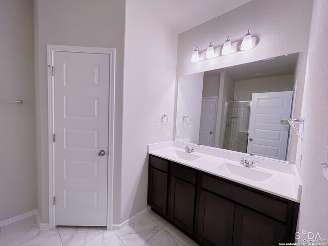 Photo - 7722 Abbey Pl