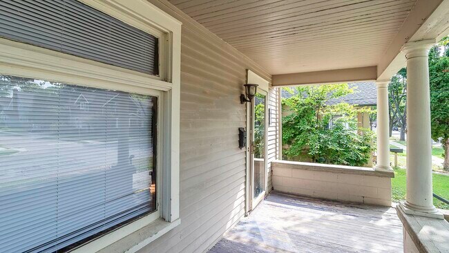 Photo - 823 Dewey Ave