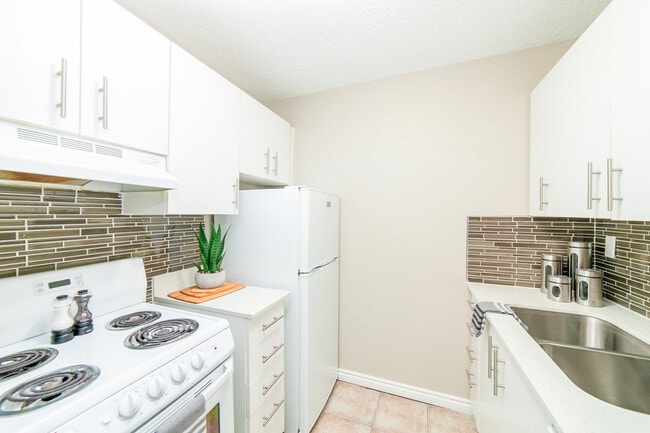 Building Photo - Victoria Towers