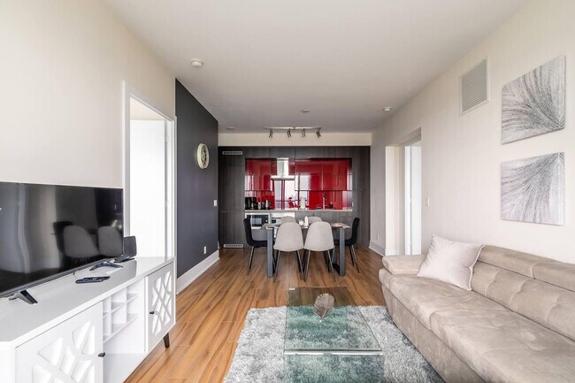 Photo - 299 Front St W Unit ID1037077P