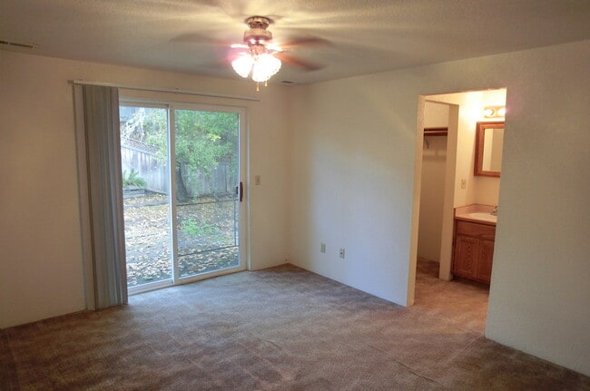 108 NW Sinclair Dr