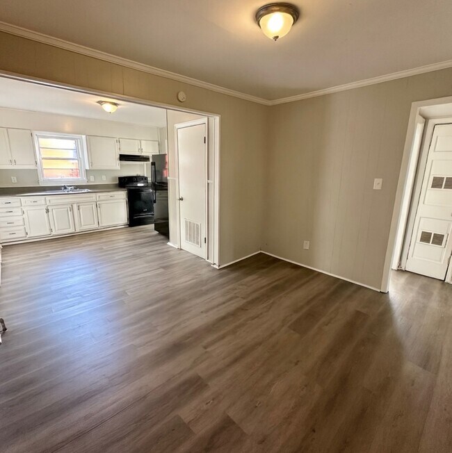 Photo - 3417 4th St W