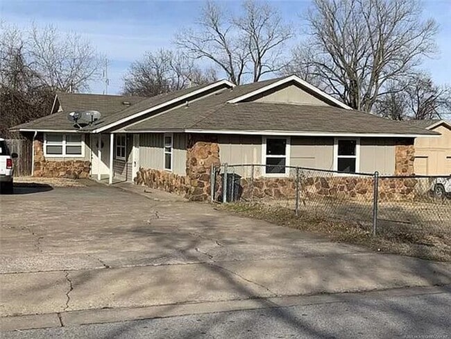 E 11th Ct Duplex - E 11th Ct Duplex Apartment Unit 12431