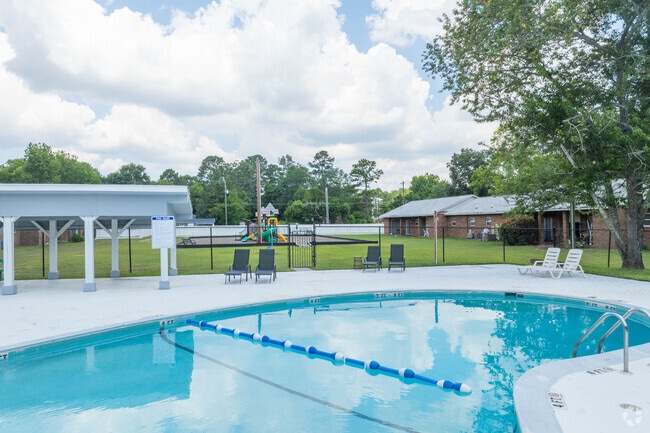 Swimming Pool w/ Sundeck
