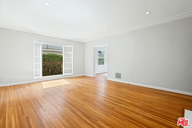 Photo - 823 N Edinburgh Ave