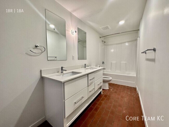 Photo - 1180 E 30th St Unidad 227