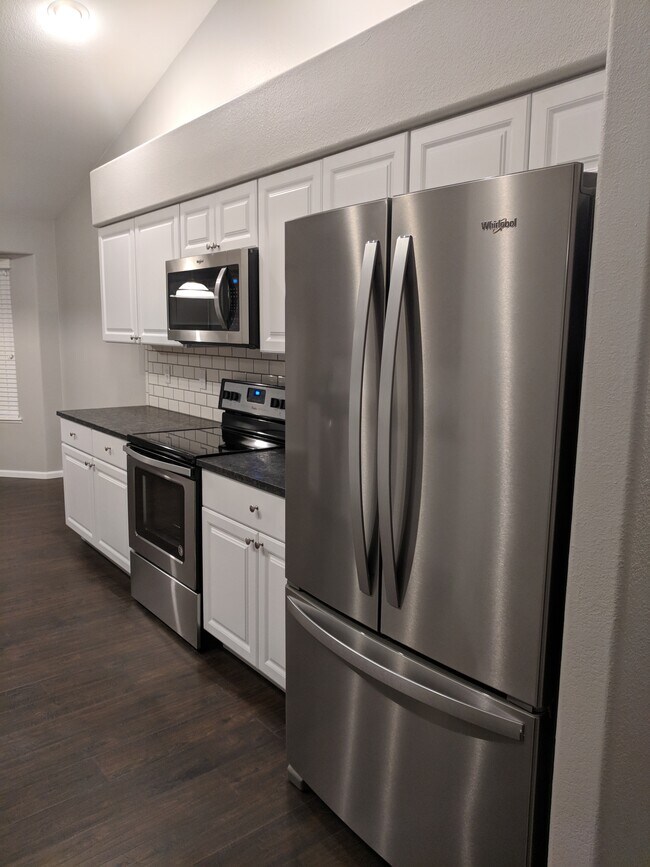 Photo - 1913 Crestview Dr