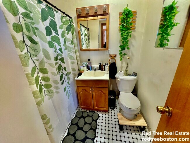 Photo - 346 Faneuil St Unidad 2