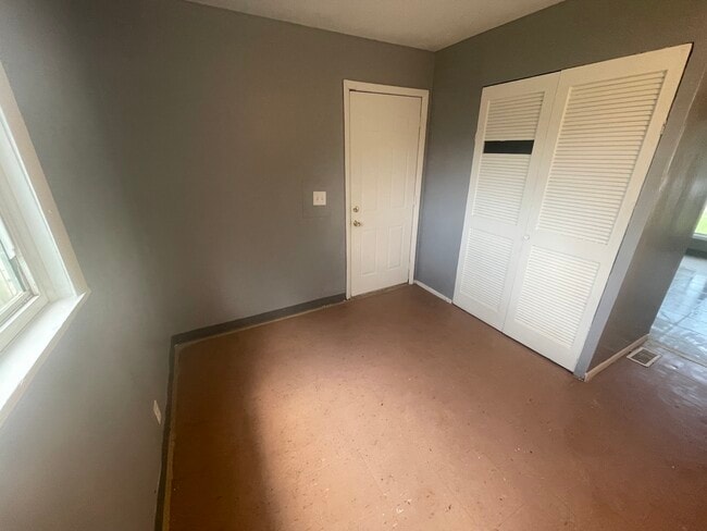 Photo - 906 Moore St