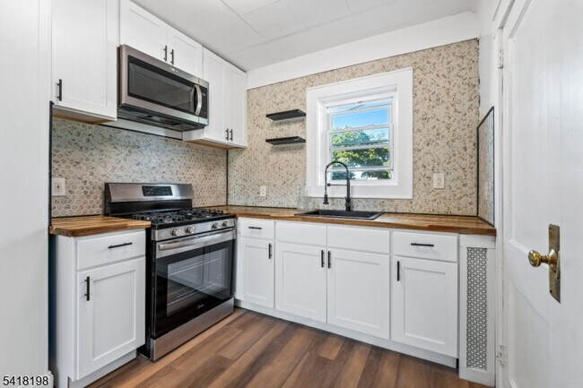 Photo - 120 Little Pl