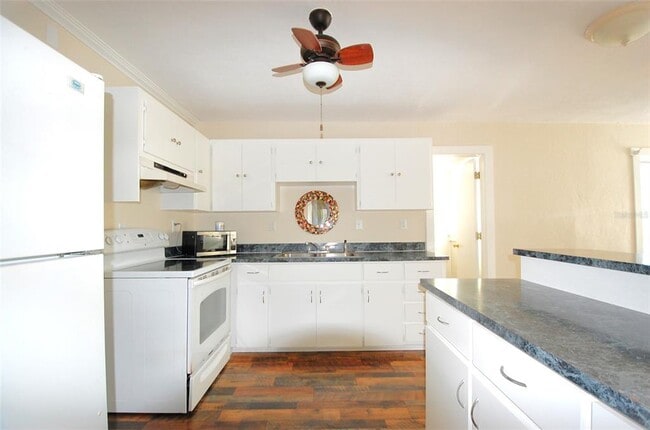 Photo - 247 Short St