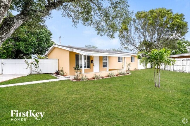 Building Photo - 3763 SW 17th St Rental