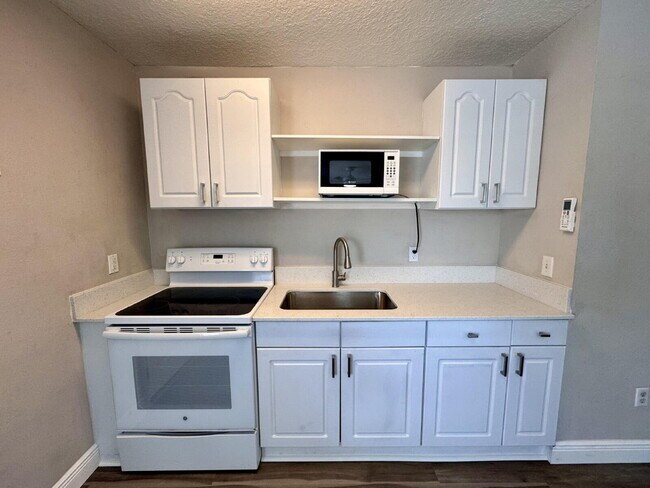 Photo - Cozy 1 Bed / 1 Bath Unit in Davenport – $1,000 + $100 Utilities Unidad B
