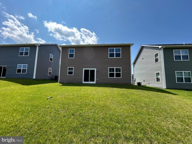 469 Gravenstein Ln