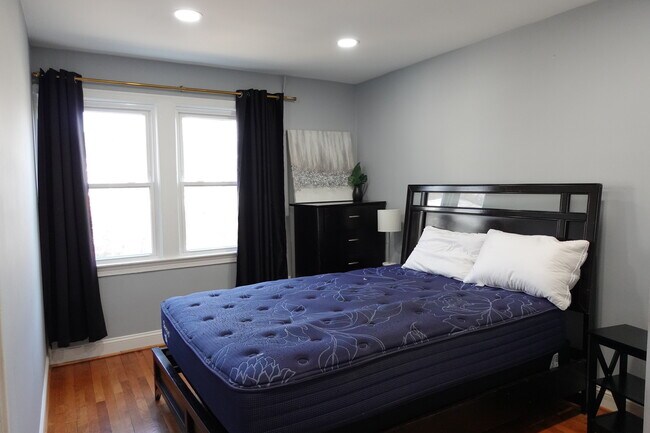 Photo - 1228 18th St NE