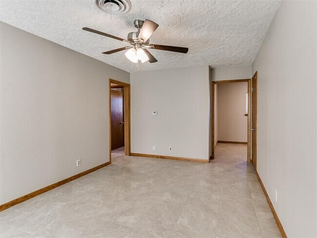 Photo - 214 Thompson Dr