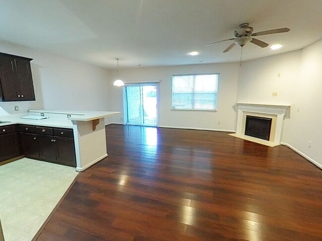 Photo - 3 Bedrooms, 2.5 Bathrooms Waterfront Townhouse