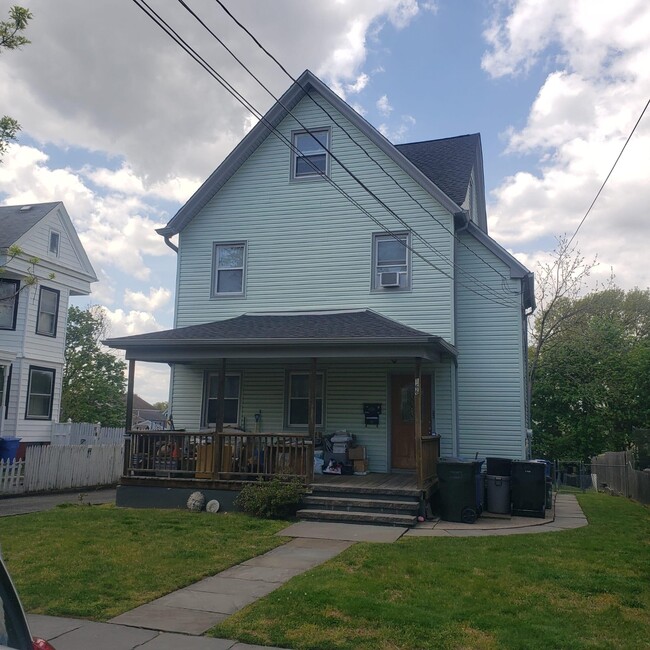 Building Photo - 166 Carmita Ave Unit 2