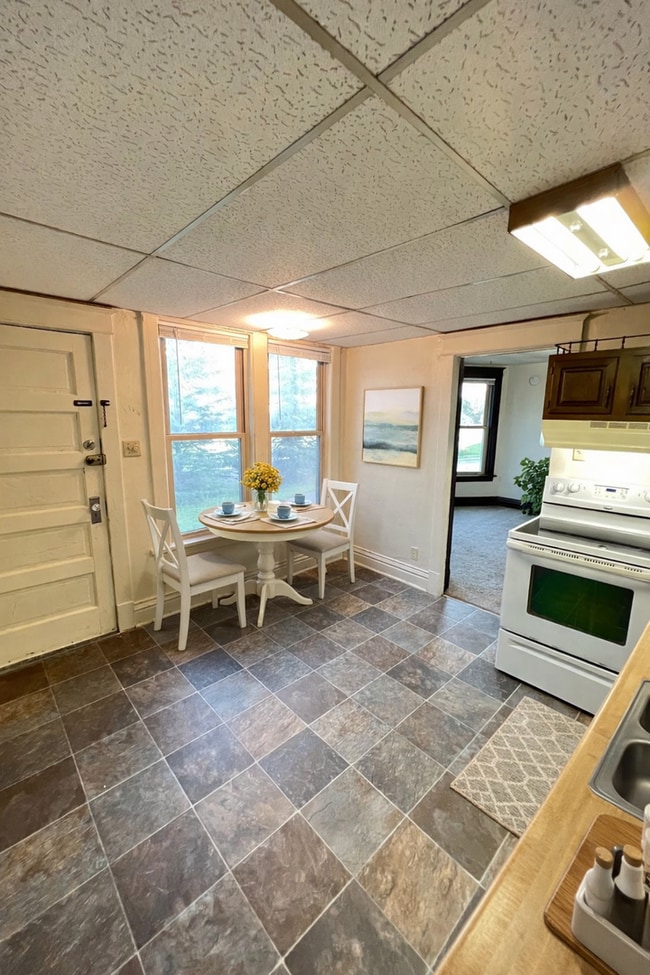 Photo - 1st Floor 1+ Bedroom Apartment! AVAILABLE MAY! Unit 910 N 22nd Ave W - 1