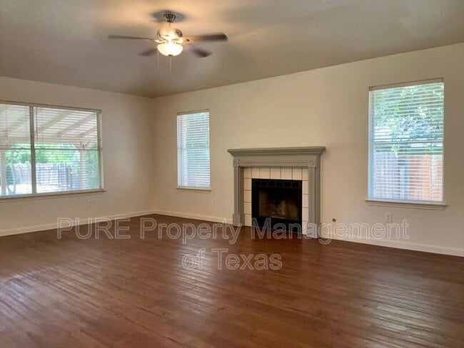 Photo - 1102 Leah Ln