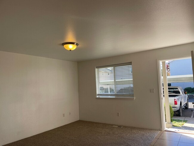 Photo - Nice 3 Bedroom 2 Bathroom Downstairs Apart...