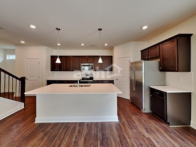 Photo - 899 Carnaby Ln