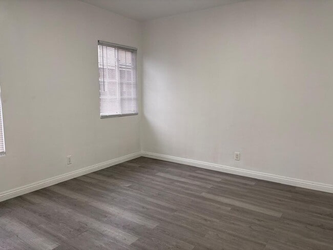 Photo - Charming 1-bedroom, 1-bath apartment located in a desirable area of Burbank.