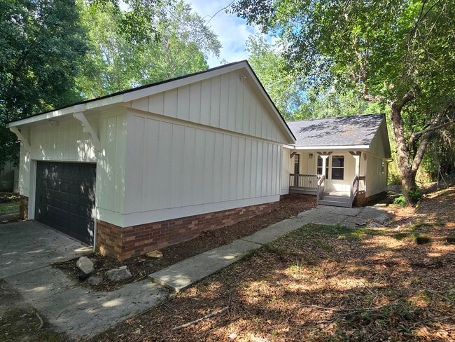 Building Photo - 469 Lawrence Dr Rental