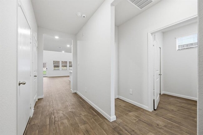 Photo - 129 Briggs Ln