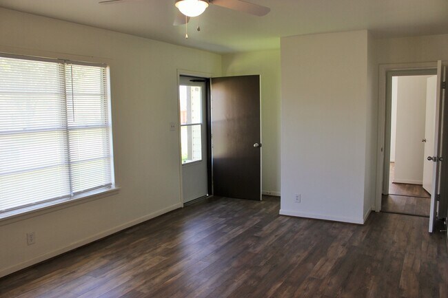 Photo - 204 Cornish Dr