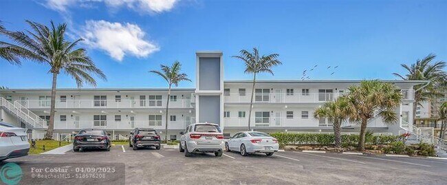 Photo - 1041 Hillsboro Mile Condo Unit 19