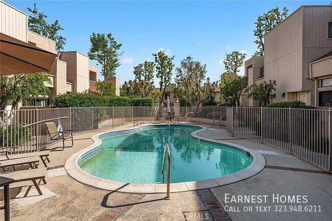Building Photo - 15175 Magnolia Blvd Rental