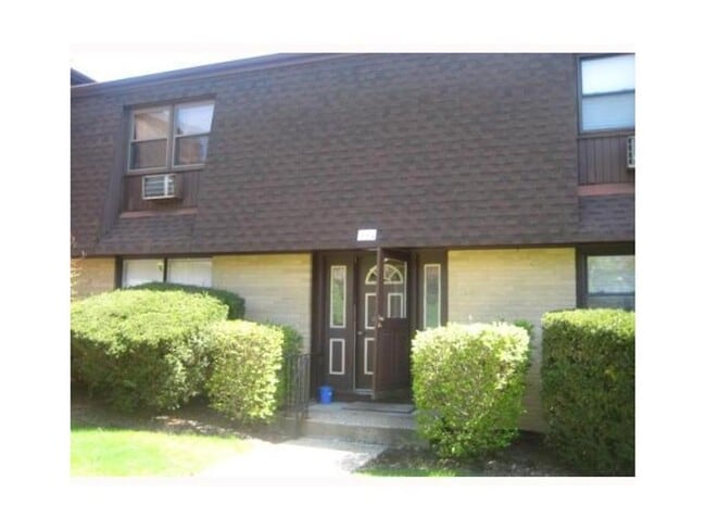 Building Photo - 1 Germonds Village Unit 1 Rental