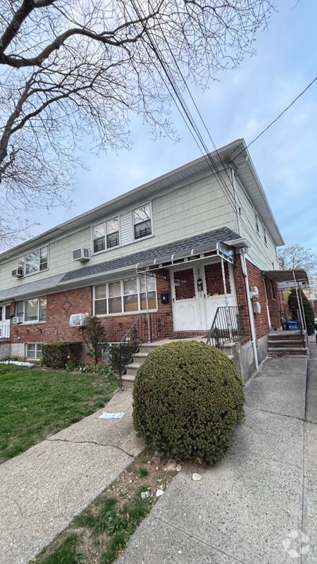 Building Photo - 92-15 221st St Rental